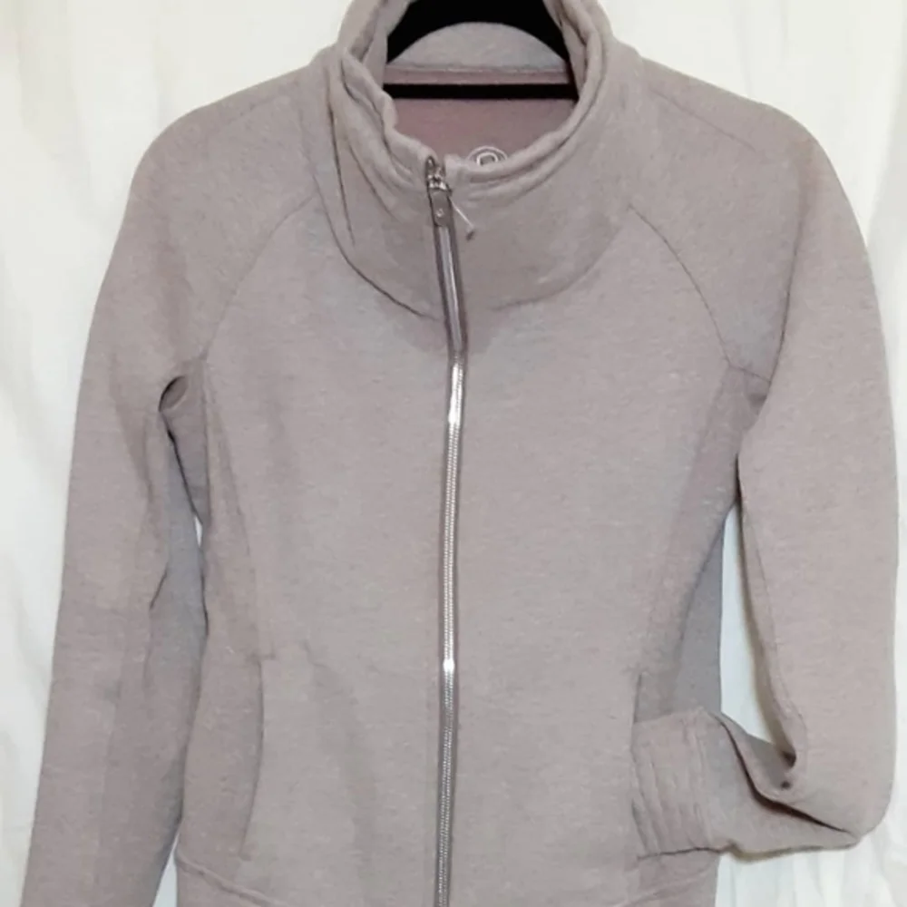 Lululemon Activewear Sweatshirt/Jacket